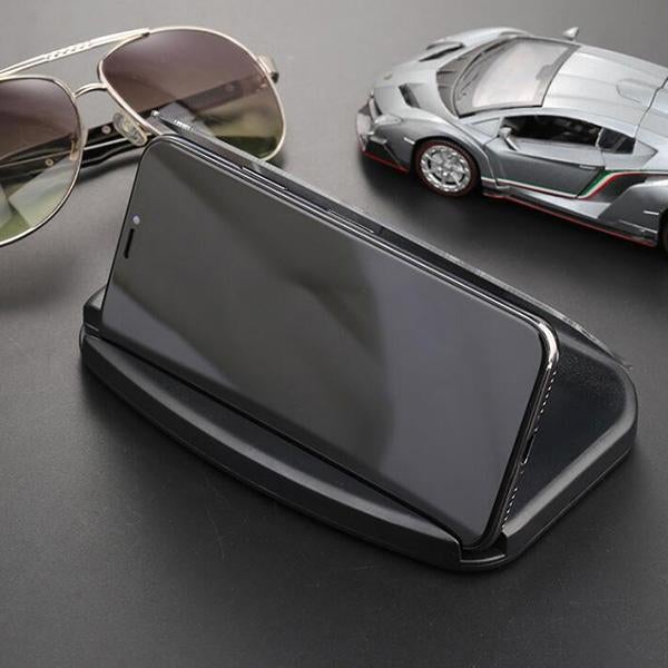 "Auto Head-Up-näyttö ja langaton laturi, joka heijastaa navigoinnin tuulilasiin ja lataa puhelinta 10 W teholla."