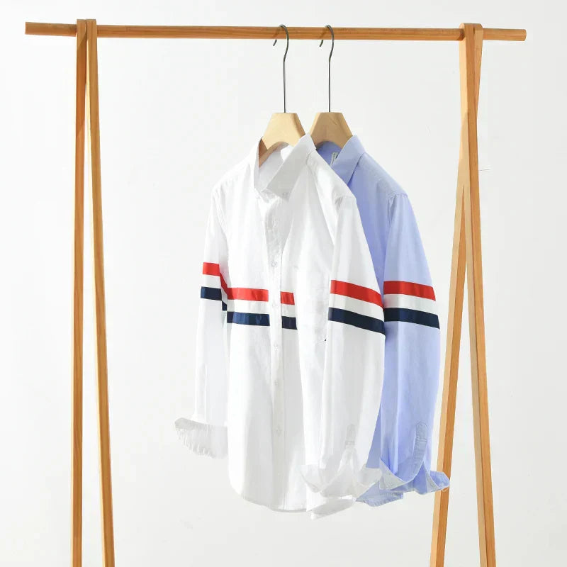 Miesten raidallinen t-paita, puuvillaa, raikas tilkkutähtikuvio, rento tyyli miehille.