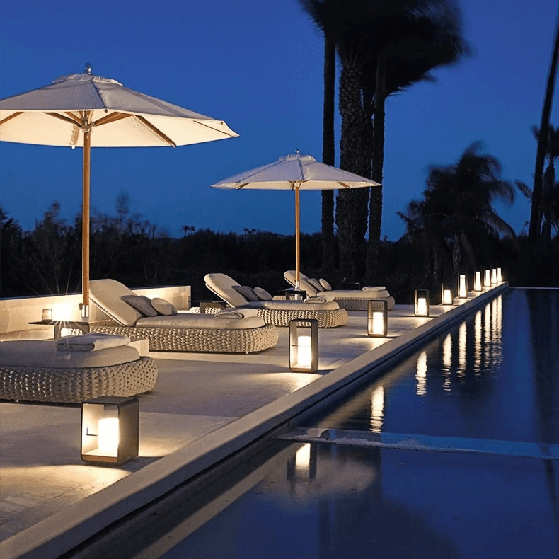 Aurinkoenergialla toimiva terassilamppu