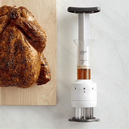 "2-in-1 mureuttaja ja kastikkeen ruiskutin, teräksiset neulat, valkoinen kahva, keittiöväline, liha- ja kastikekäyttöön"