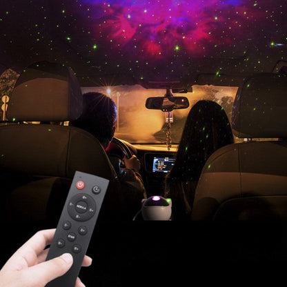 Astronautin muotoinen LED-yövalo tähtiprojektorilla aikuisille, säädettävä kirkkaus ja pyörivä tähtitaivas.