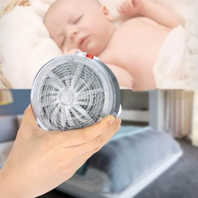 "Aurinkoenergialla toimiva harmaa hyönteiskarkotin ulkokäyttöön, kompakti muotoilu ilman kemikaaleja."