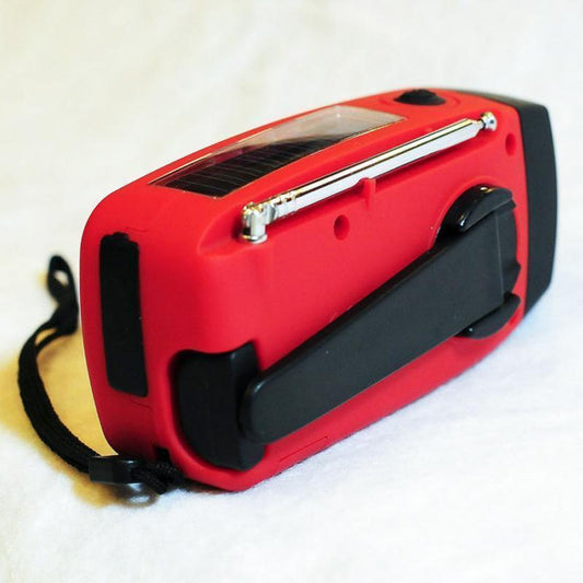 "Aurinkoladattava vedenpitävä hätäradio, LED-taskulamppu, AM/FM/WB-toiminnot, kompaktikokoinen ulkoilmakäyttöön."