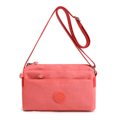 "Elegantti, kevyt monikerroksinen naisten olkalaukku useilla taskuilla ja värivaihtoehdoilla, sopii arkeen ja juhlaan."