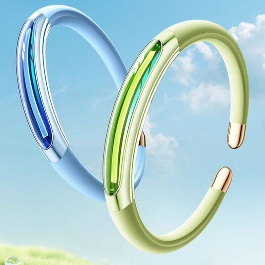 "Kestävä monivärinen hyttyskarkoterannekoru ulkoiluun, saatavilla musta, sininen, vaaleanpunainen ja vihreä."