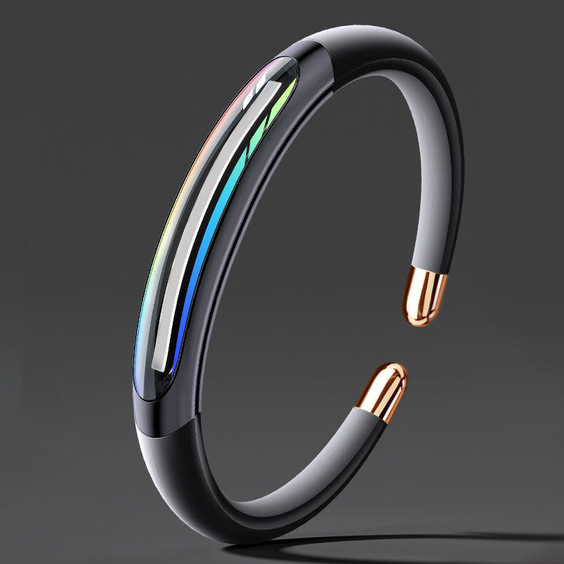 "Kestävä monivärinen hyttyskarkoterannekoru ulkoiluun, saatavilla musta, sininen, vaaleanpunainen ja vihreä."