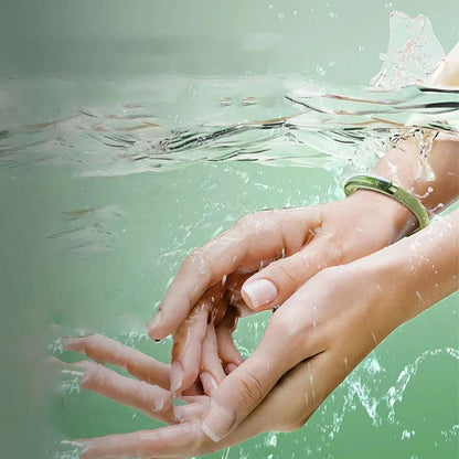 "Kestävä monivärinen hyttyskarkoterannekoru ulkoiluun, saatavilla musta, sininen, vaaleanpunainen ja vihreä."