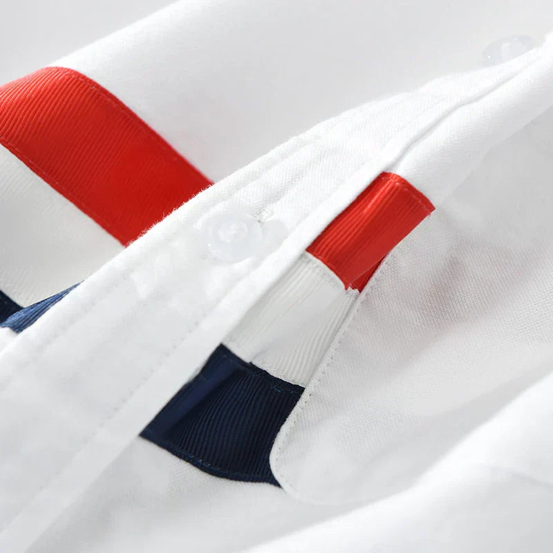 Miesten raidallinen t-paita, puuvillaa, raikas tilkkutähtikuvio, rento tyyli miehille.