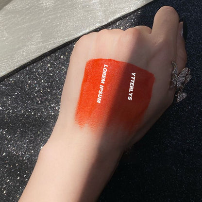 "Viisi samettista mattahuulipunaa eri sävyissä, elegantti huulipuna naisille, tarjoaa luonnollista kauneutta ja tyyliä."