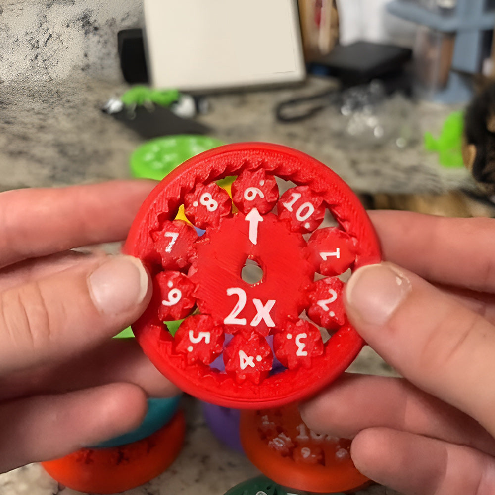 "Värikkäät matematiikka sormihyrrät lapsille, kirkkaat värit, kompakti 5.5 cm koko, kestävä muovimateriaali."