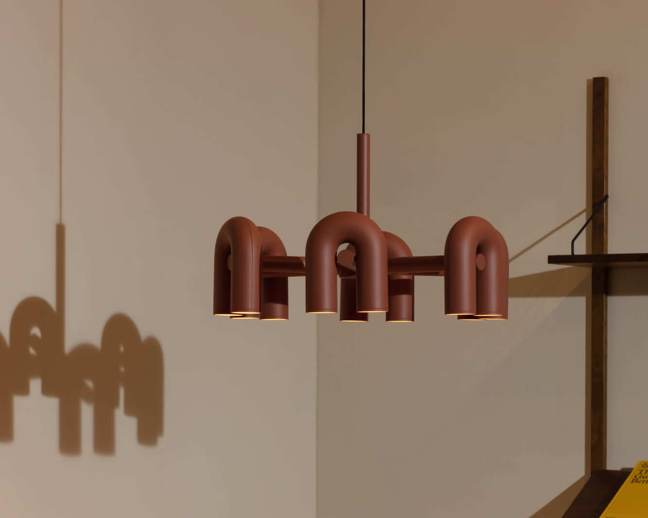 Moderni LED-kattokruunu, monipuolinen valaistus