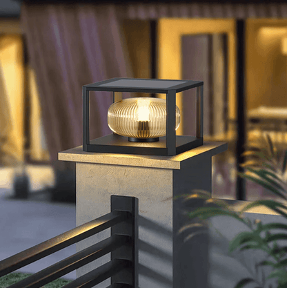 Aurinkopaneeleilla toimiva ulkovalaistus