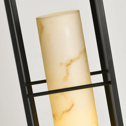 Aurinkoenergialla toimiva terassilamppu